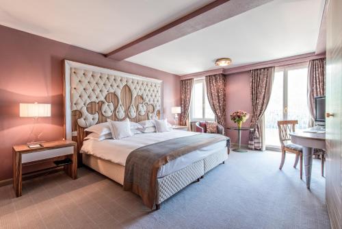 Una cama o camas en una habitación de Carlton Hotel St Moritz - The Leading Hotels of the World
