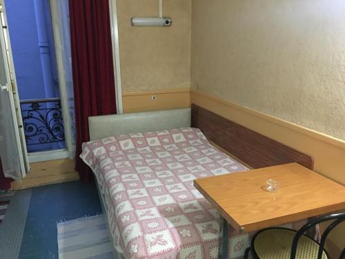 En eller flere senge i et værelse på A la Pinte du Nord