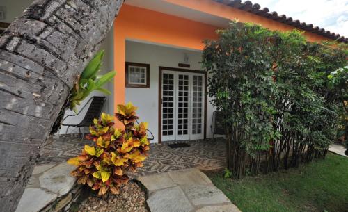 a small house with an orange and white at Pousada Flores do Cerrado in Pirenópolis