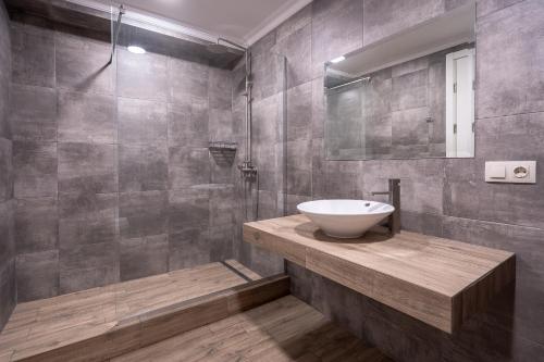 Ένα μπάνιο στο Alpine Valley - New Gudauri