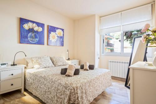 a bedroom with a bed and a window at Habitat Apartments Duna in Mataró