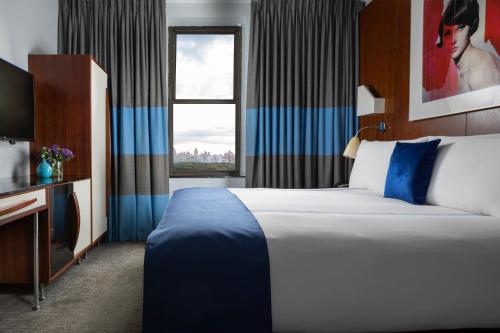 Cama o camas de una habitación en 6 Columbus Central Park Hotel