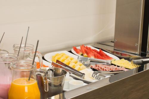 a buffet with food and fruit on a table at Dela Inn Andradas in Andradas