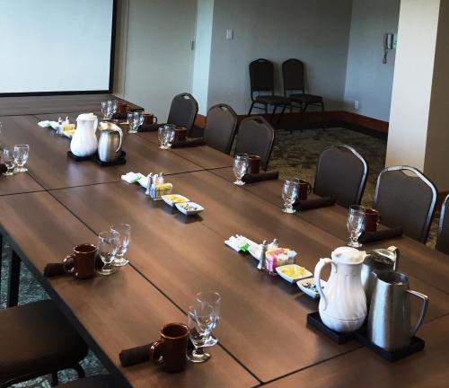 a conference room with a long table with utensils on it at Holiday Inn Nashville - Vanderbilt - Dwtn by IHG in Nashville