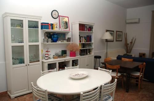 a dining room with a white table and chairs at Villa Linda Affittacamere in Bellaria-Igea Marina