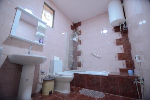 Un baño de Juniper House