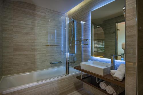 Koupelna v ubytování Alexandra Beach Resort & Spa