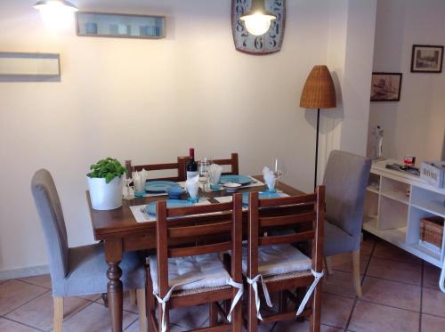 Ruang duduk di Casa Mario dei Pini