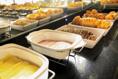 a buffet with many different types of donuts and pastries at Chalés do Laurindo in Maciel