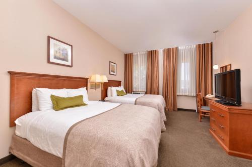 Krevet ili kreveti u jedinici u okviru objekta Candlewood Suites San Diego, an IHG Hotel