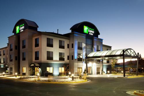 a hotel with a sign on the front of it at Holiday Inn Express Hotel & Suites Rock Springs Green River by IHG in Rock Springs