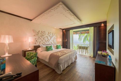 Cama o camas de una habitación en InterContinental Tahiti Resort & Spa by IHG