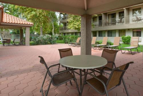 a table and chairs sitting on a patio at Holiday Inn Express Palm Desert by IHG in Palm Desert