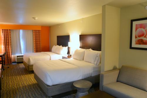 Ένα ή περισσότερα κρεβάτια σε δωμάτιο στο Holiday Inn Express Tomball by IHG