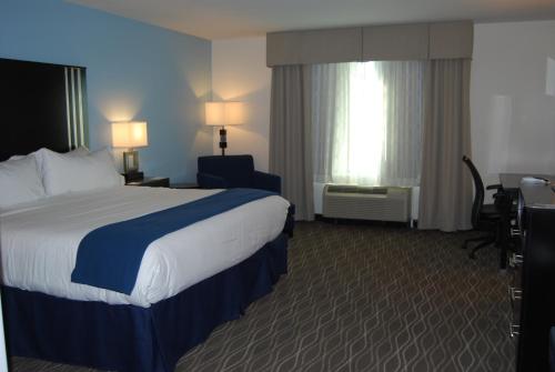 a hotel room with a large bed and a desk at Holiday Inn Express & Suites Springville-South Provo Area by IHG in Springville