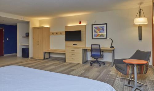Телевизор и/или развлекательный центр в Holiday Inn Express : Eugene - Springfield by IHG