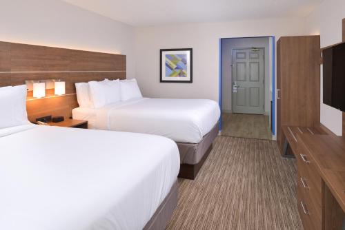 Holiday Inn Express & Suites - Omaha - 120th and Maple, an IHG Hotel
