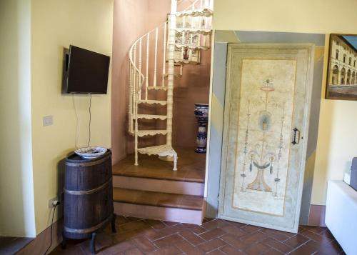 a room with a door and a staircase with a chair at Baccio di Magio in Arezzo