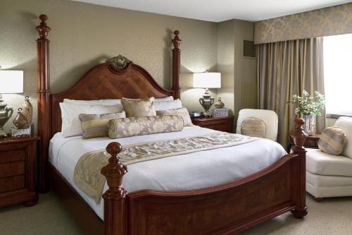a bedroom with a large bed and a chair at Crowne Plaza Minneapolis West by IHG in Plymouth