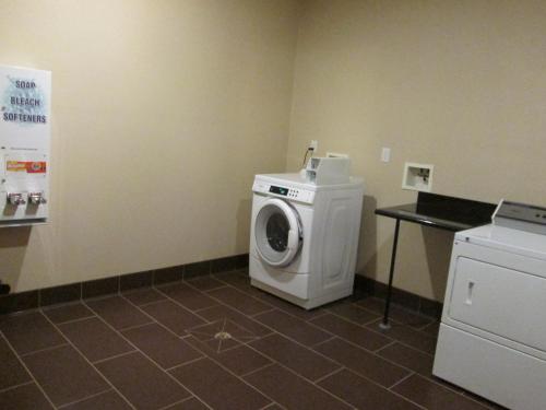 a laundry room with a washing machine and a counter at Wingate by Wyndham Newell in Newell