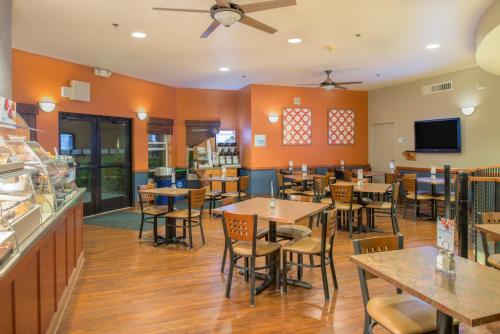 a restaurant with tables, chairs, and tables in it at Holiday Inn Express Hotel & Suites Arcata/Eureka-Airport Area, an IHG Hotel in McKinleyville