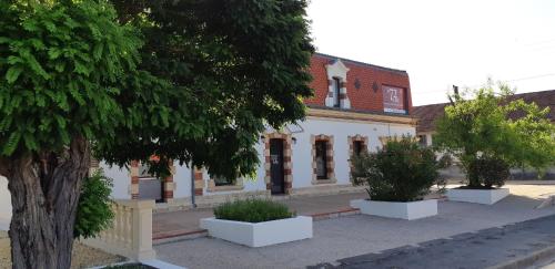 a white building with trees in front of it at Le 72 Watt in Fumel