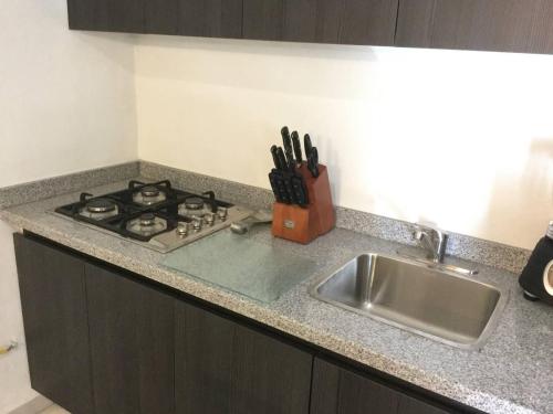 a kitchen counter with a stove and a sink at Suite Única privada Loft céntrico Zaragoza y Tecnológico 178B in Casa Blanca La Corregidora