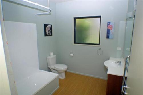 Ванна кімната в 10 Forest View Close