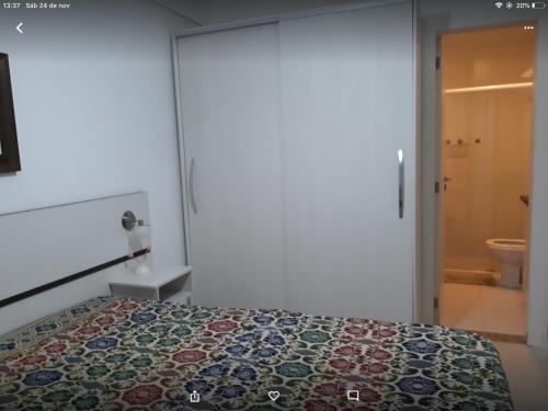 Et badeværelse på EXCELENTE APTO C/VISTA AO MAR