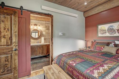 Ένα ή περισσότερα κρεβάτια σε δωμάτιο στο SkyRun Cabin cabin