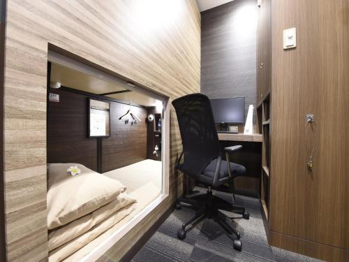 a small room with a desk and a chair at Anshin Oyado Woman&Man Nagoya Sakae in Nagoya