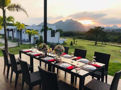 a table with plates and napkins on top at Belong Jin The Dam Hotel And Resort in Ban Pha Saeng Lang