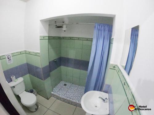 Ett badrum på Hotel El Descanso
