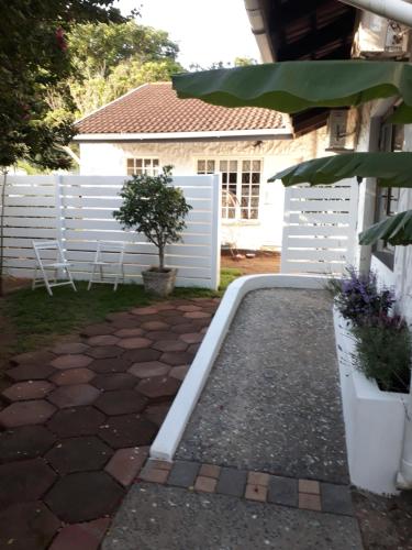 Jardín al aire libre en Umuzi Guest House