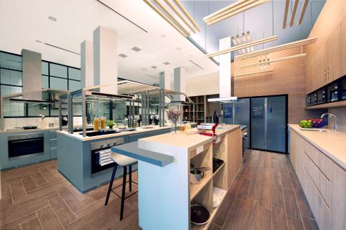 lyf Funan Singapore tesisinde mutfak veya mini mutfak