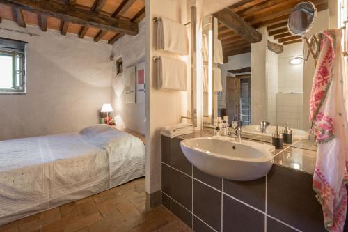 A bathroom at Podere Campolungo