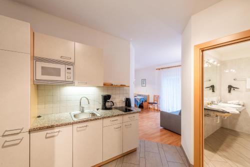 A kitchen or kitchenette at Angerhof