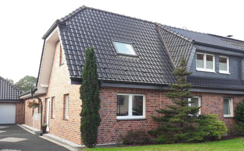 a brick house with a tree in front of it at Ferienwohnung Brandheide in Recklinghausen