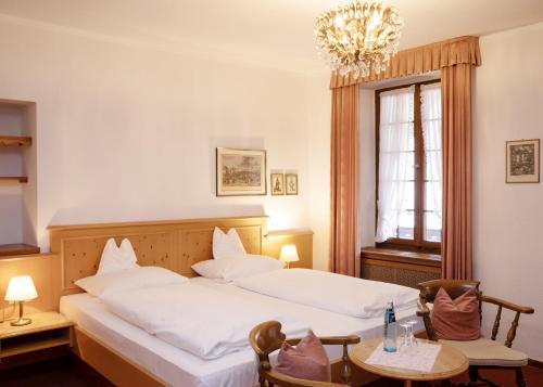 เตียงในห้องที่ Hotel Gasthaus Adler