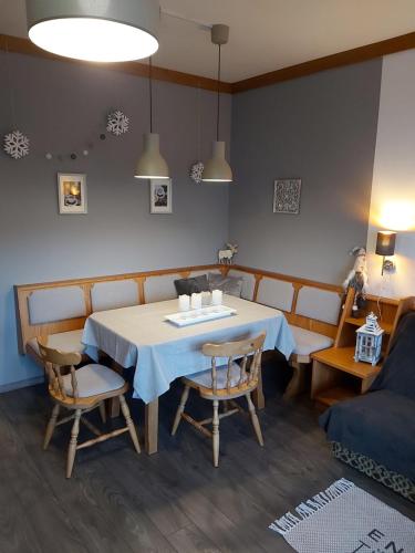 a dining room with a table and chairs at Korlape Apartman 4.2 in Wolfsberg