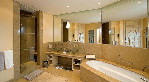Ванная комната в Bastide Saint Antoine - Relais & Châteaux