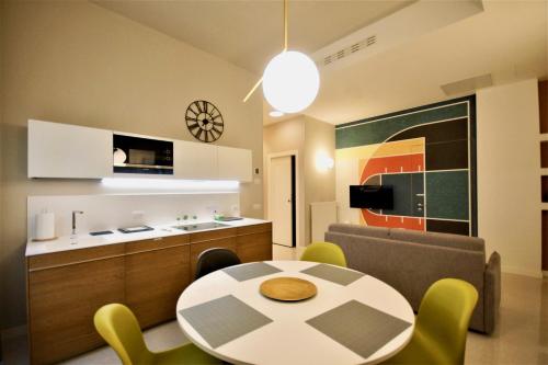 a kitchen and dining room with a table and chairs at Truly Verona in Verona