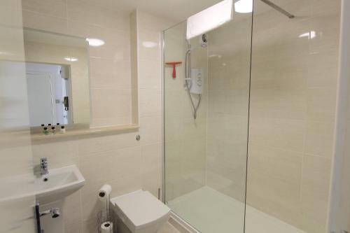 A bathroom at Lochrin Apartments by Edinburgh City Apartments