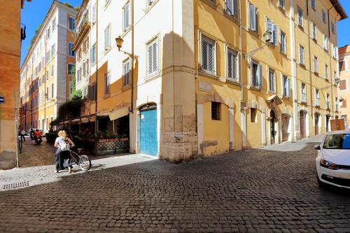 Campo Dei Fiori Home