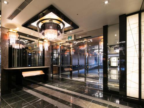 a lobby of a building with a chandelier at APA Hotel Kyoto Ekihigashi in Kyoto