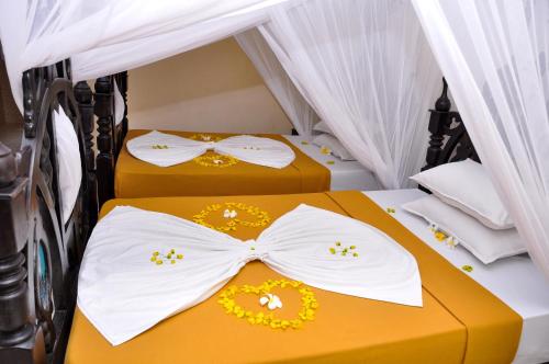 Forodhani Park Hotelにあるベッド