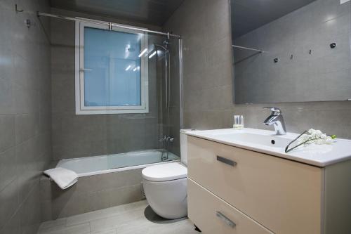 A bathroom at BBarcelona Gaudí Flats