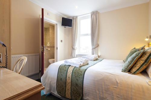 a bedroom with a large bed with a window at Burbage Holiday Lodge Apartment 4 in Blackpool