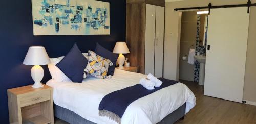 Una cama o camas en una habitación de The Hillcrest Guesthouse