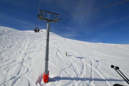 a ski lift on top of a snow covered slope at Hôtel Serre Palas in Les Deux Alpes